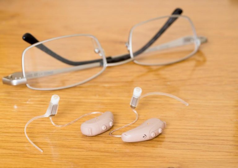 How To Wear Hearing Aids Comfortably With Glasses and Masks - Olive Union